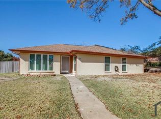 105 Waits Cir, Garland, TX 75043