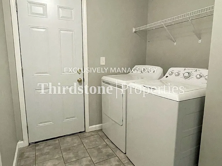 371 Smith St — Photo 16