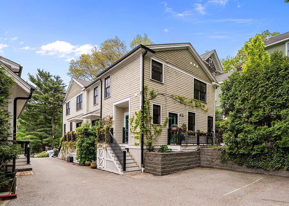 1st image of 209 Chestnut Ave #2