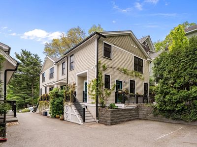 209 Chestnut Ave #2, Jamaica Plain, MA, 02130