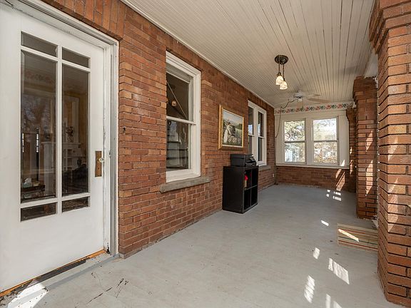 3rd image of 148 S Walnut St