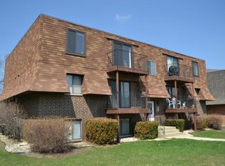 1115 Elizabeth Ct APT 1, Crest Hill, IL 60403