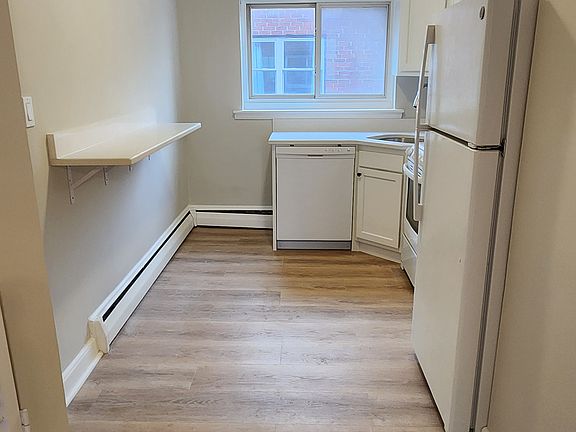 3rd image of 69 Chiswick Rd APT 9