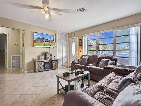 4th image of 1451 NW 61st Avenue