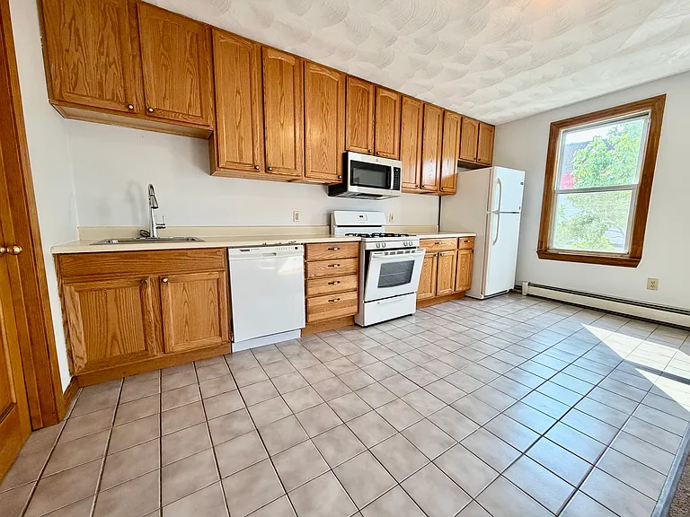 1236 Cambridge St #2R — Photo 4