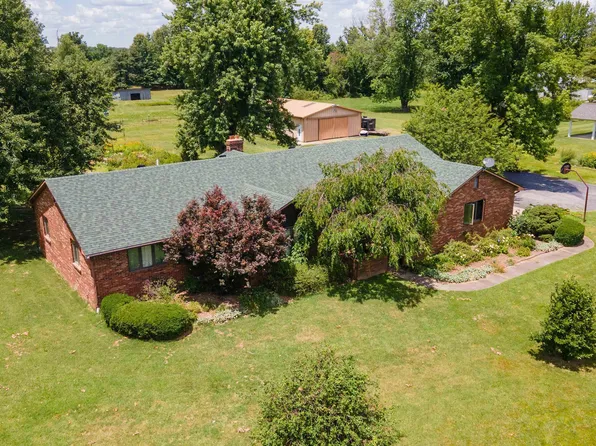 1000 N Pentecost Dr, Marion, IL 62959