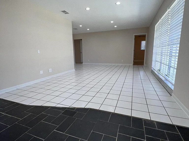 499 W Conference Dr — Photo 14