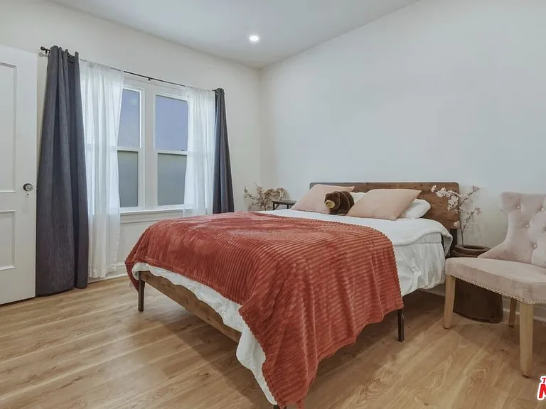 653 N West Knoll Dr — Photo 14