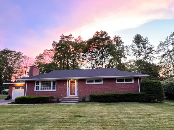 25 Lexton Dr, Farmington, CT 06032