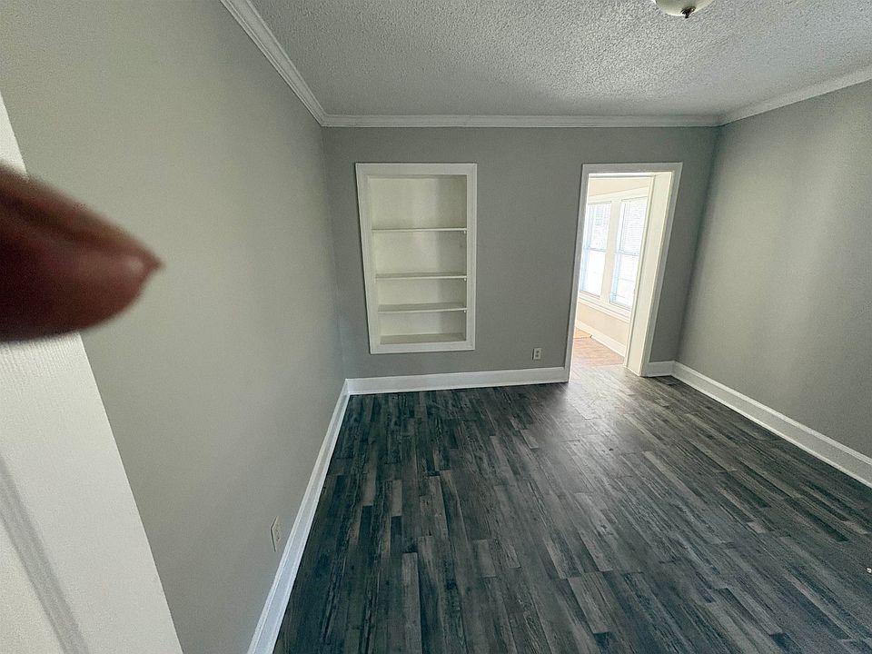 2nd image of 3315 Thomas St