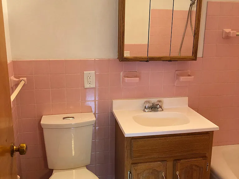 Carroll Court Apartments — Photo 36