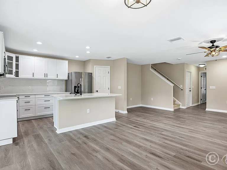 10831 Johanna Ave — Photo 9