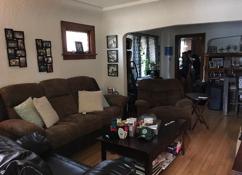 2nd image of 3245 E Thompson Ave
