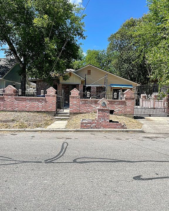 1st image of 242 Havana Dr