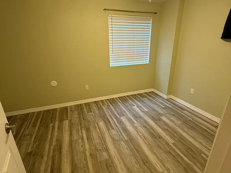 5624 S Yakima St — Photo 12