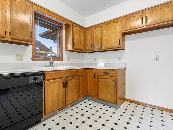 3rd image of 4341 Kingsbury Dr