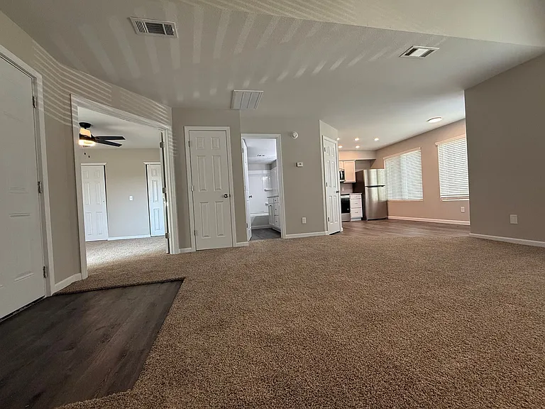 Silver Sands Apartments — Photo 7