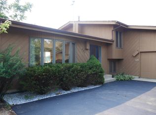437 Red Rock Dr, Lindenhurst, IL 60046