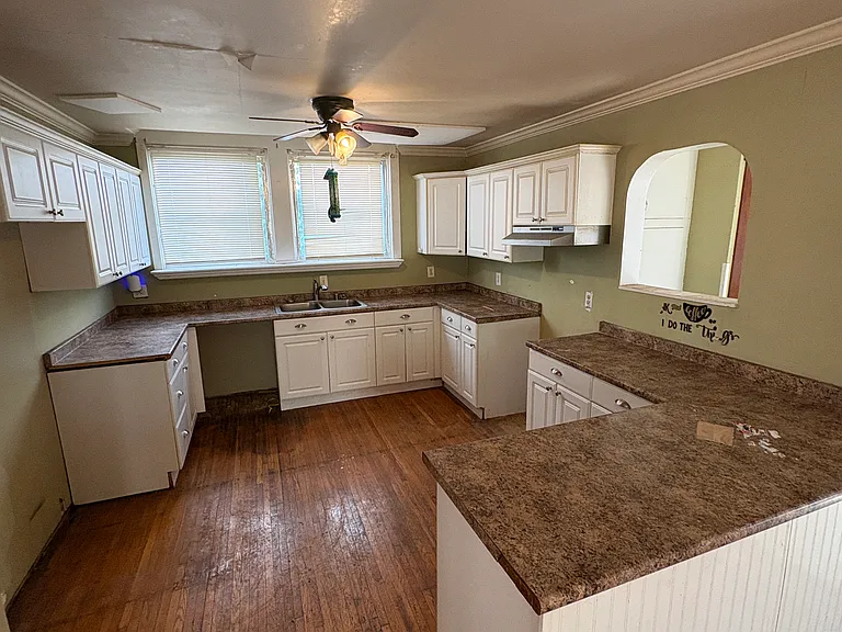 801 Grafton Ave — Photo 4