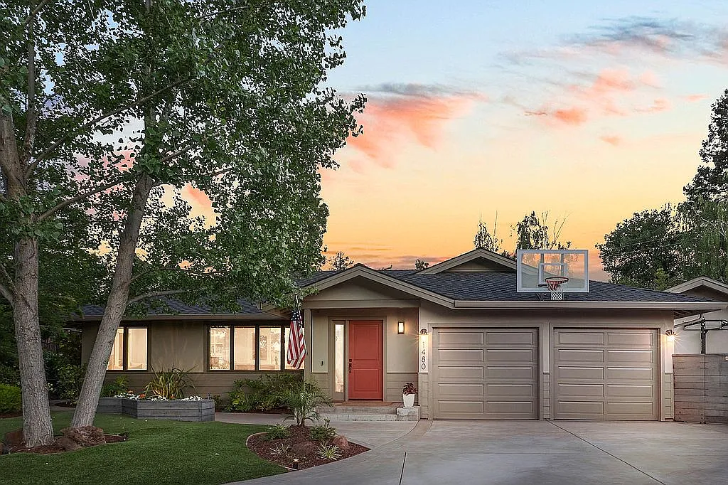 1480 Montclaire Pl photo 1