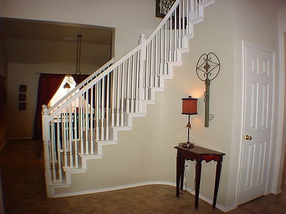Entry/Curved staircase