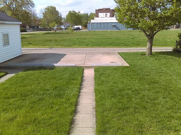 3rd image of 618 Hayes Ave #620