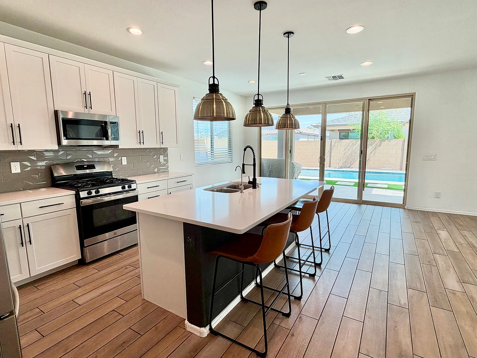 5 bed, 2630 sqft, $3,495 — Photo 4
