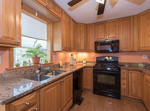 5th image of 2625 Metropolitan Ave