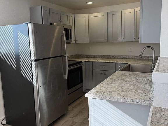 2nd image of 1208 Dallas St #302