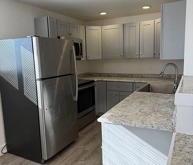 1208 Dallas St #302 — Photo 2