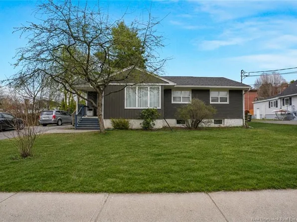 532 Central Ct, Fredericton, NB E3B 3N2