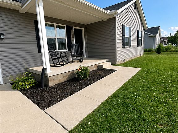3rd image of 764 Oakdale Dr
