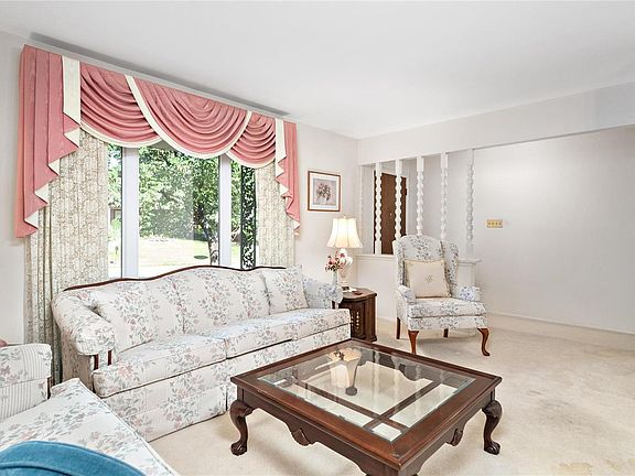 4th image of 4642 Lodgewood Ln