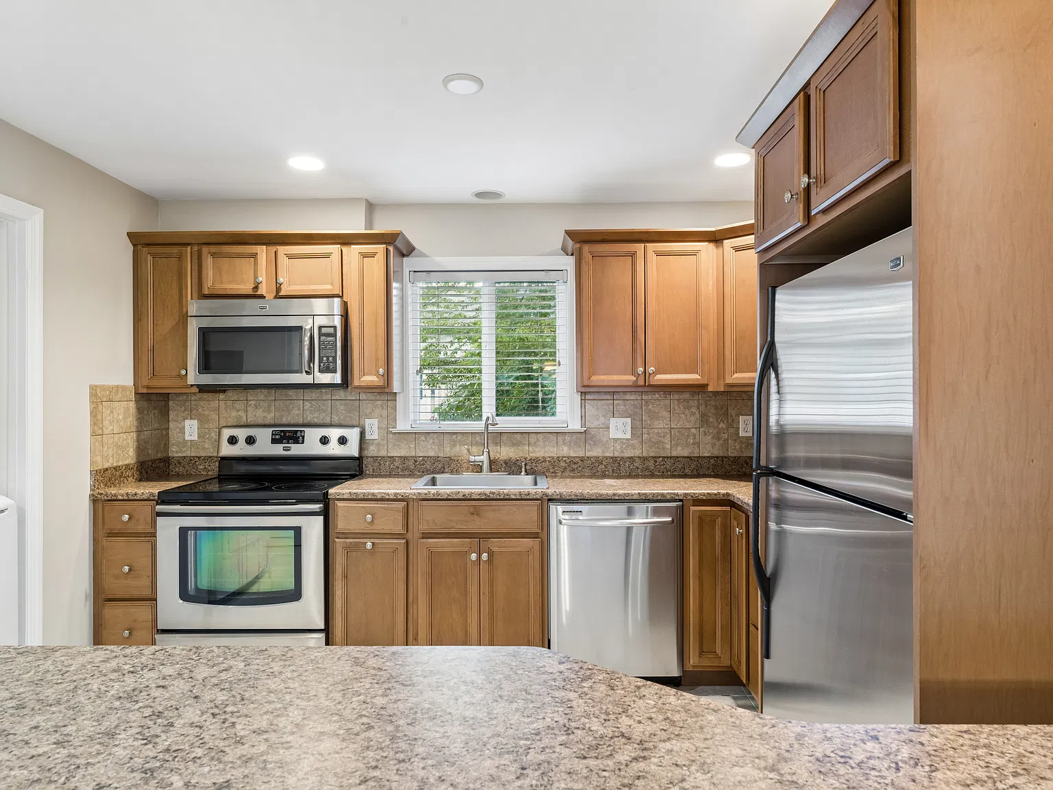 2 bed, 1.5 bath, 1144 sqft, $2,450 — Photo 3