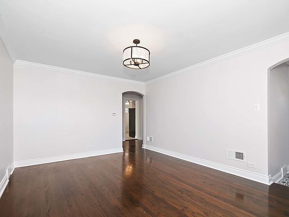 5th image of 3035 N Natoma Ave