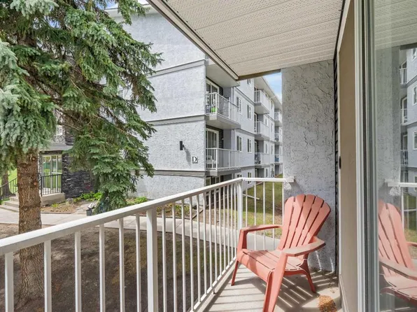 5601 SW Dalton Dr NW #202C, Calgary, AB T3A 2E2