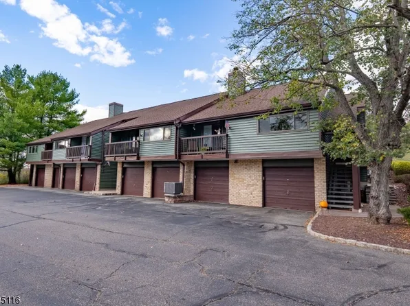54 Meadowview Dr, Clinton Twp., NJ 08801