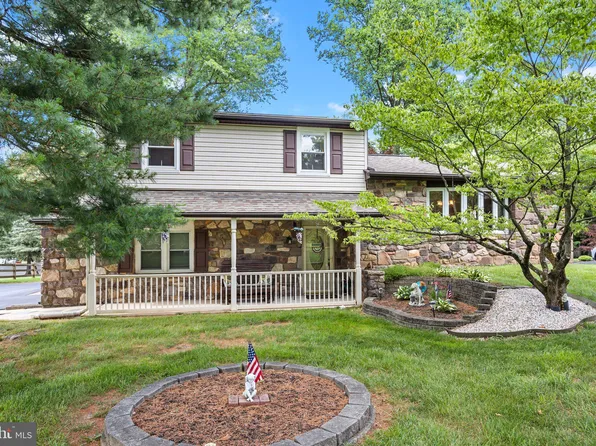 95 Doe Run Dr, Holland, PA 18966