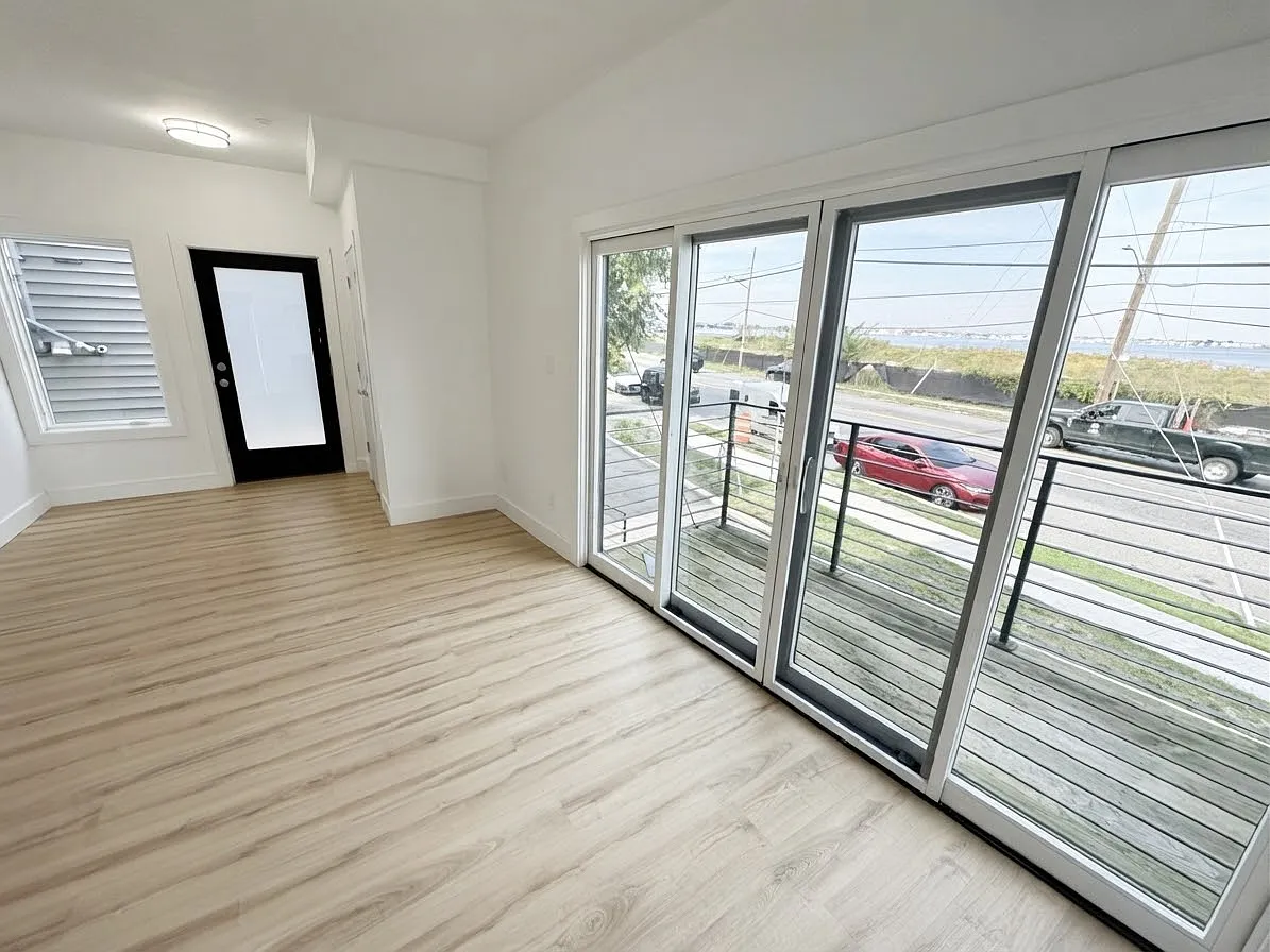 2 bed, 899 sqft, $3,199 — Photo 2