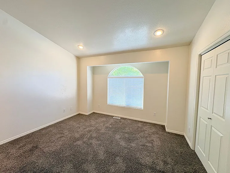334 W Mountain View Dr — Photo 16