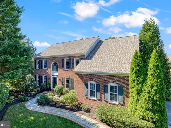 13001 Bankfoot Ct, Herndon, VA 20171