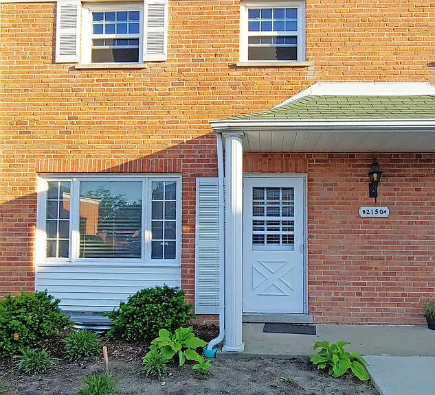 2150 Rugen Rd — Photo 3