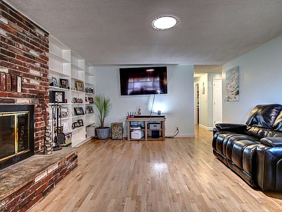 3rd image of 1725 Grand Ave