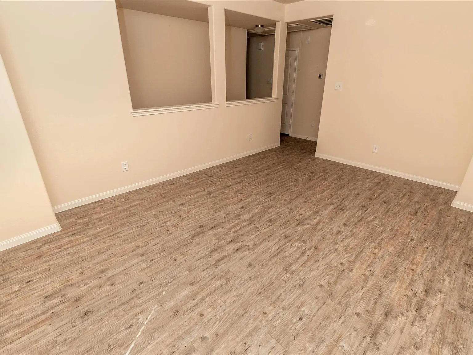 3 bed, 2.5 bath, 1381 sqft, $1,875 — Photo 4