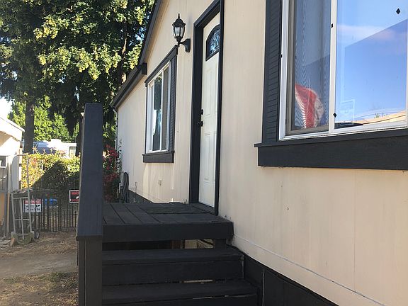  Newly painted front DR/PRCH