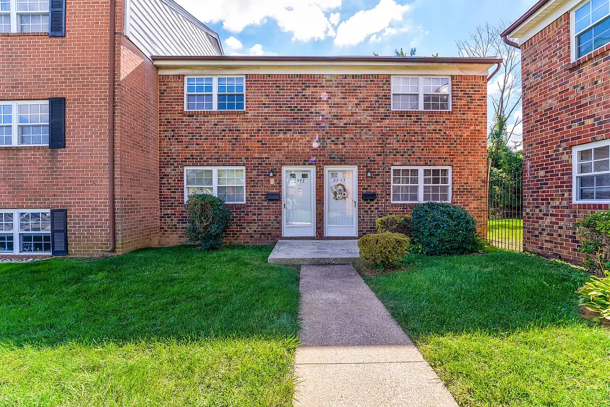 Building Photo - Pickwick Apartments