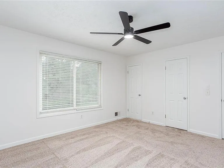 1093 Caprice Dr — Photo 23