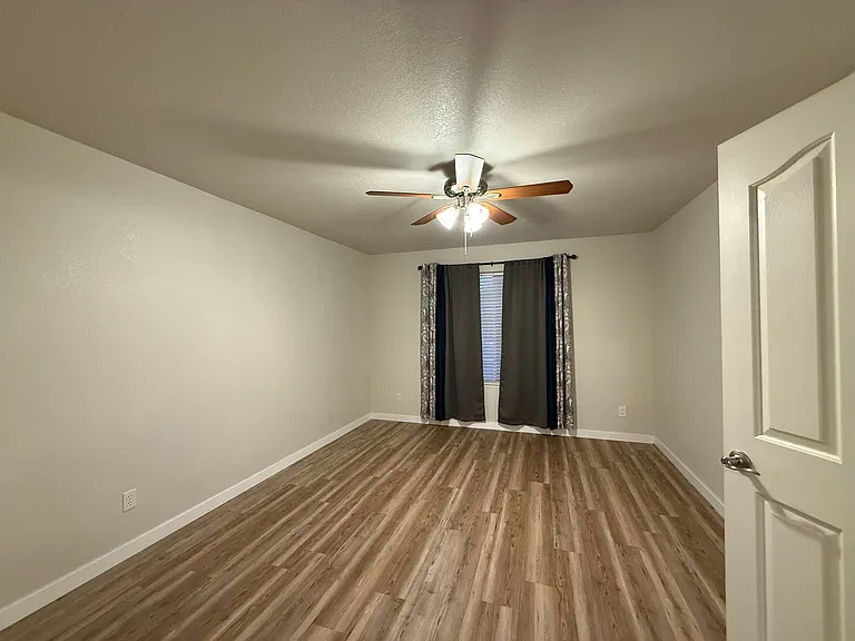 3346 Fountain Palm Dr — Photo 17