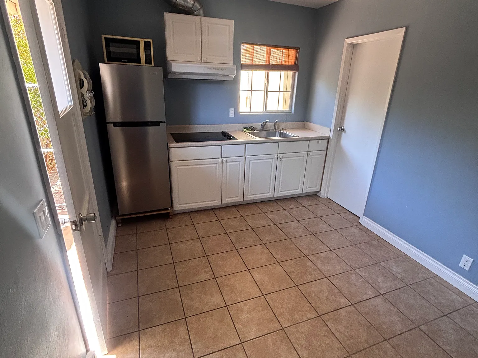 1 bed, 800 sqft, $1,800 — Photo 3