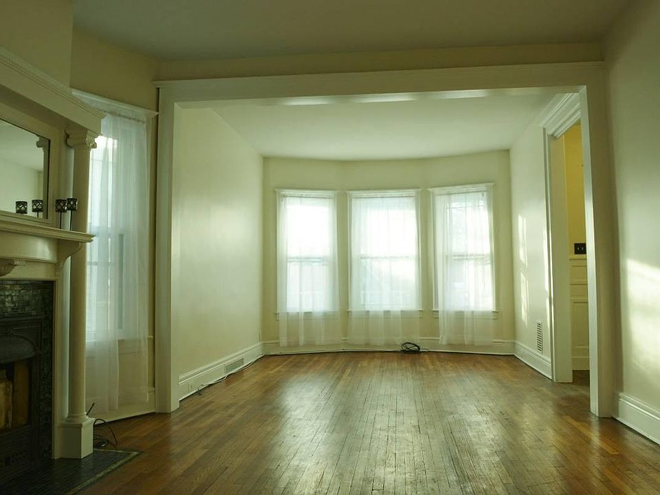 1st image of 127 Ashland Ave #1